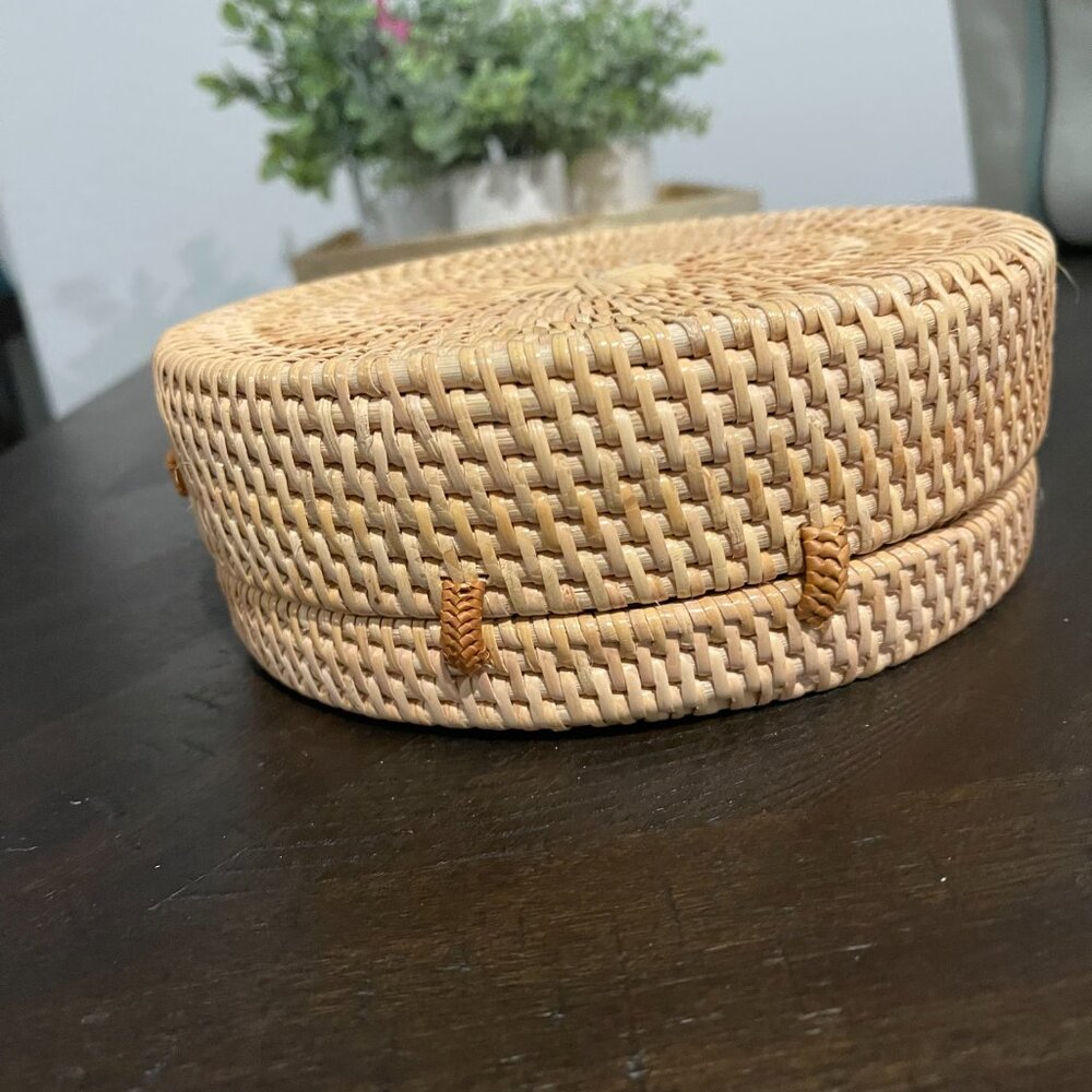 Street Level Woven Rattan Circle Basket Crossbody Purse - Picture 5 of 7